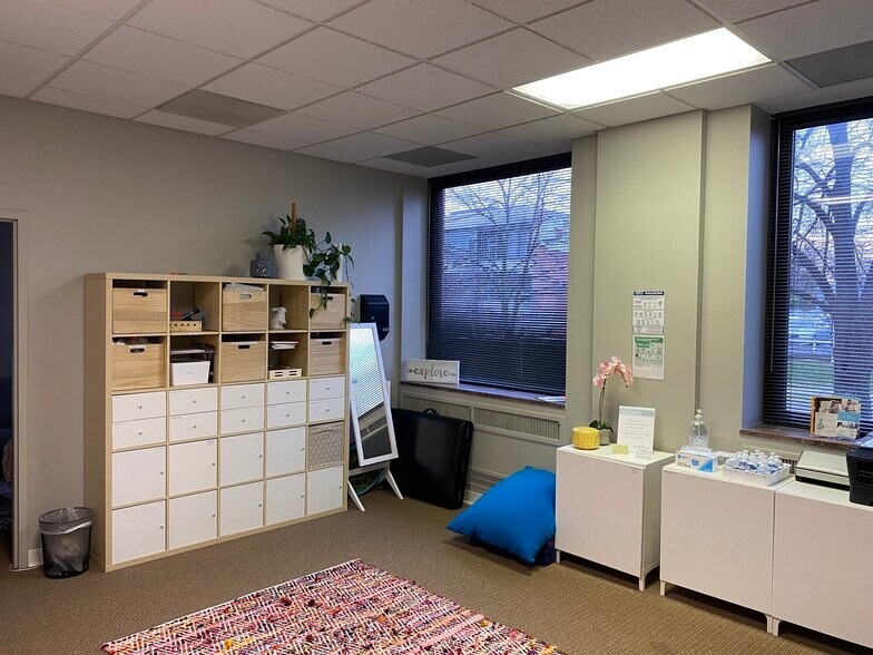 More Photos Of 222 W Gregory Blvd, Kansas City Office For Lease