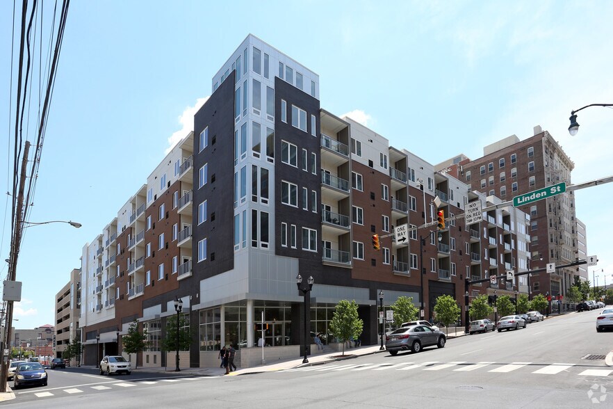 Primary Photo Of 27 N 7th St, Allentown Apartments For Lease