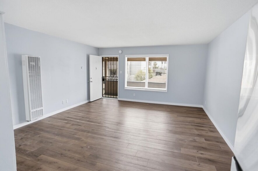 More Photos Of 117 N St Louis St, Los Angeles Multifamily For Sale