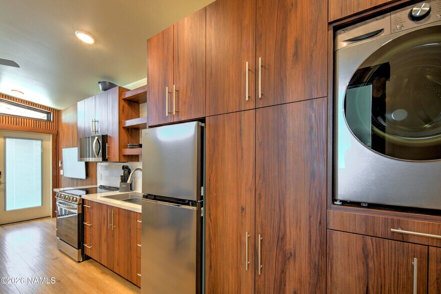More Photos Of 2141 W Third St, Winslow Hotel For Sale