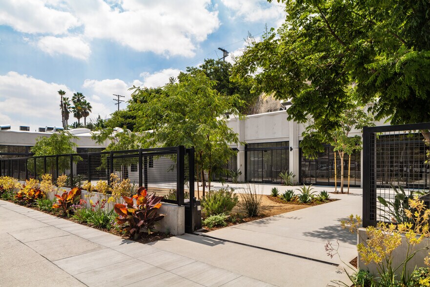 More Photos Of 3300 W Sunset Blvd, Los Angeles Unknown For Lease