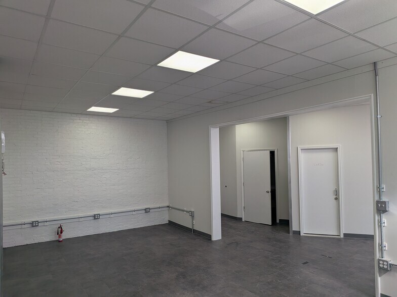 More Photos Of 3 Cedar St, Kingston Storefront Retail Office For Lease