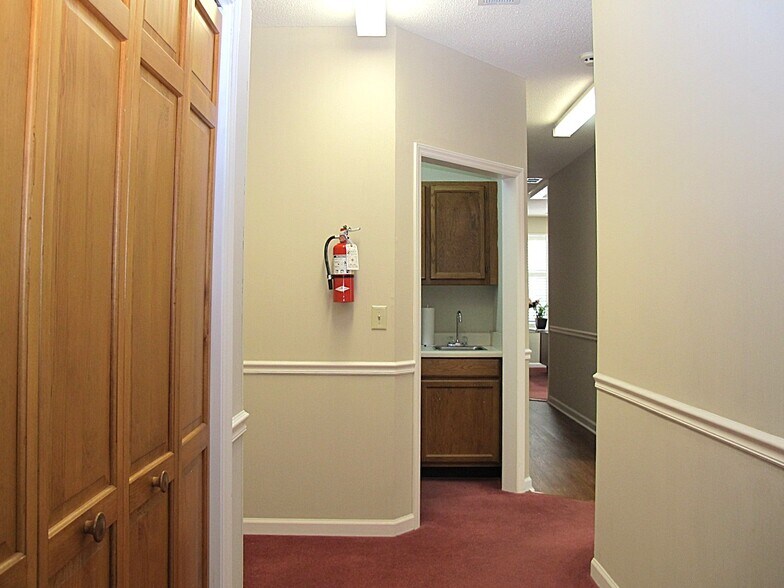 More Photos Of 1365 Westgate Center Dr, Winston-Salem Office For Sale