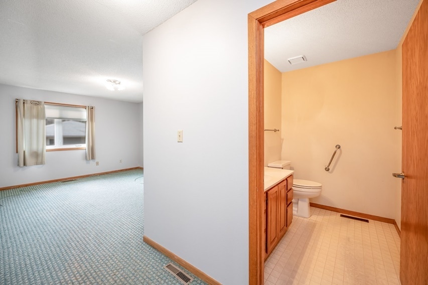 More Photos Of 311 S Nicollet St, Blue Earth Healthcare For Sale