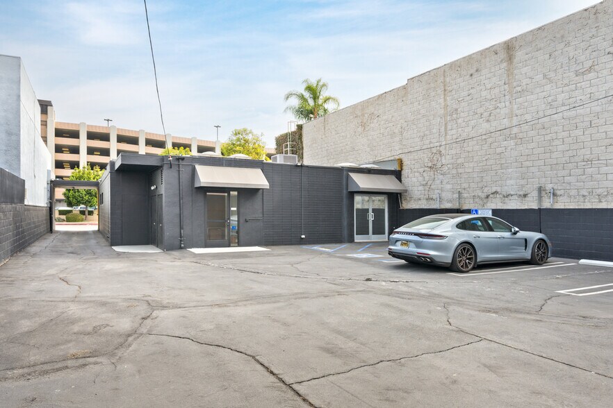 More Photos Of 953 N Cole Ave, Los Angeles Office For Lease