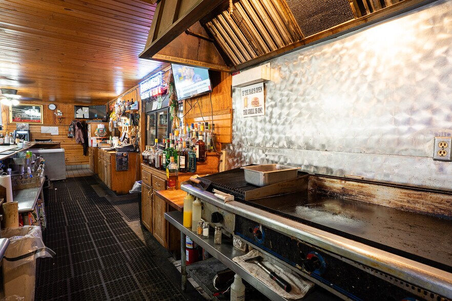 More Photos Of 1615 W Wisconsin St, Sparta Specialty For Sale