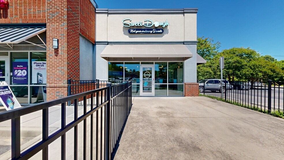 More Photos Of 400 Dobys Bridge Rd, Fort Mill Storefront Retail Office For Lease