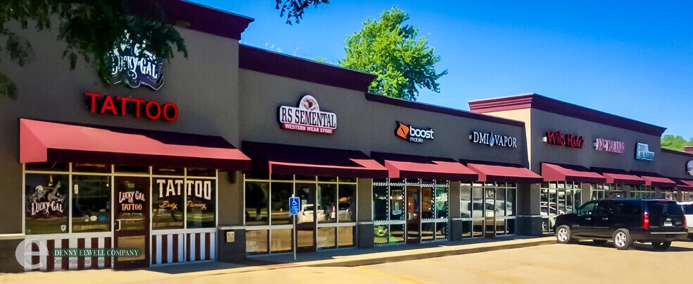 Primary Photo Of 2355 E University Ave, Des Moines Unknown For Lease