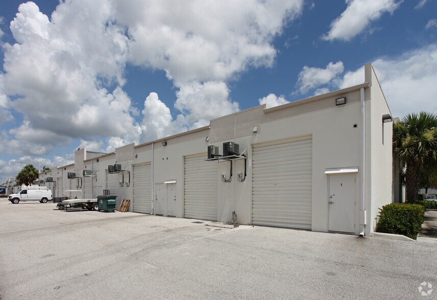 More Photos Of 711 Commerce Way, Jupiter Warehouse For Lease