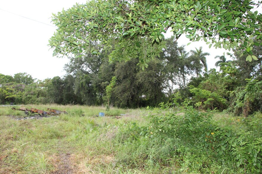 More Photos Of , North Fort Myers General Retail For Sale