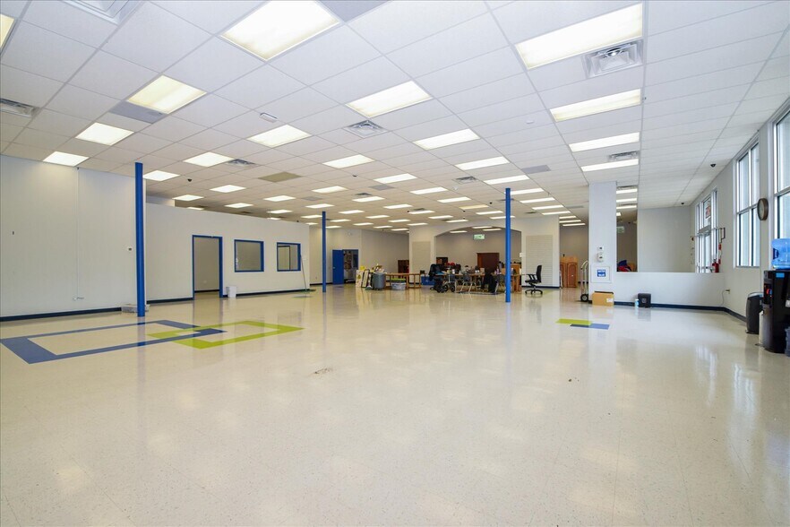 More Photos Of 2502 Melrose Ave NW, Roanoke Storefront Retail Office For Lease