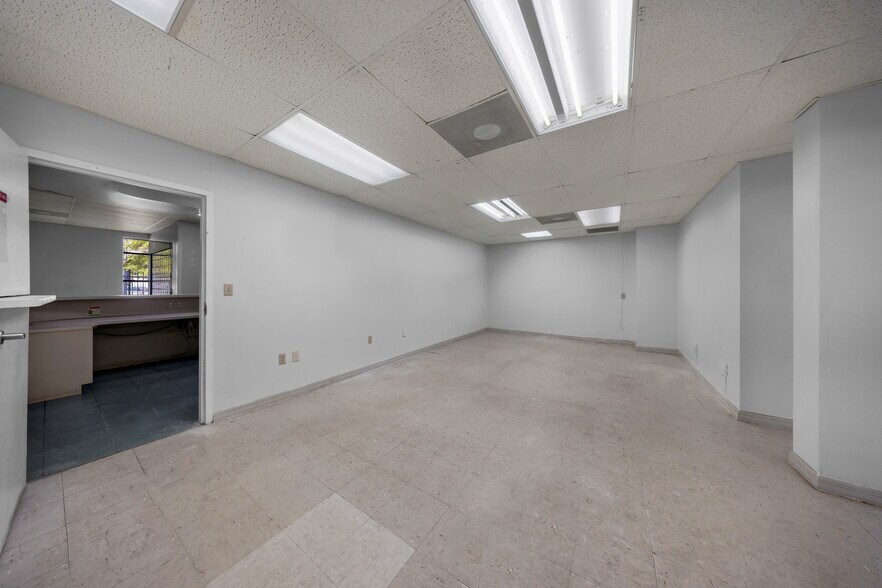 More Photos Of 2901 NW 17th Ave, Miami Office For Sale
