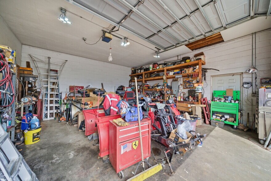 More Photos Of 437-438 Burnside St, Orange Warehouse For Sale