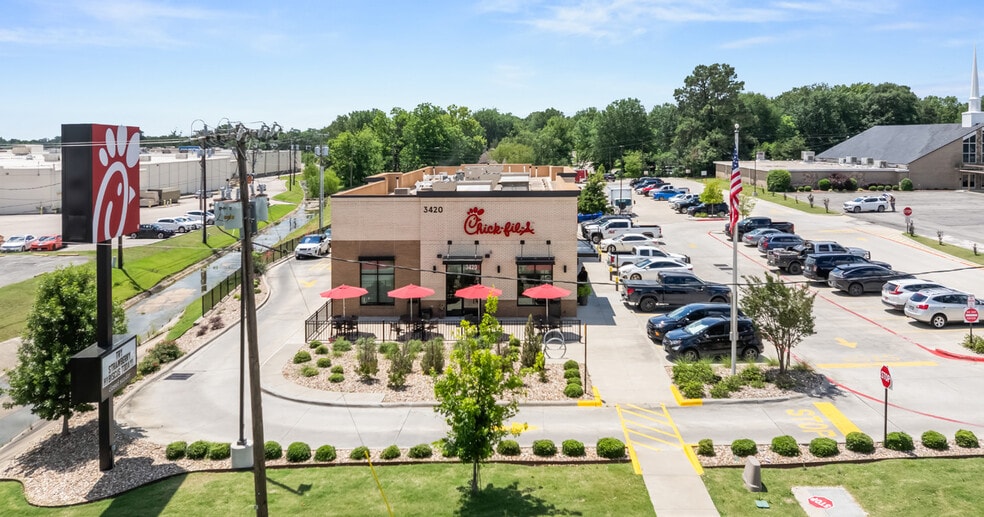 Primary Photo Of 3420 Lamar Ave, Paris Fast Food For Sale
