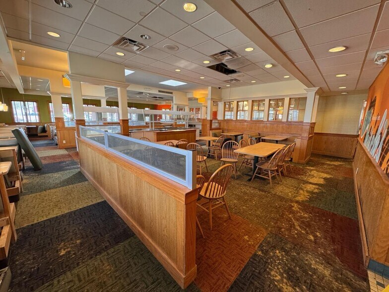 More Photos Of 2949 Dixie Hwy, Hamilton Restaurant For Sale