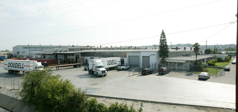 More Photos Of 2966 E Victoria St, Compton Warehouse For Lease