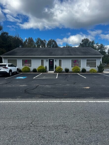 More Photos Of 1226 S Main St, Emporia Freestanding For Sale