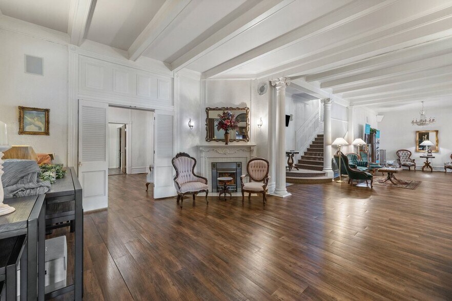 More Photos Of 503 Talbot St, Taylor Funeral Home For Sale