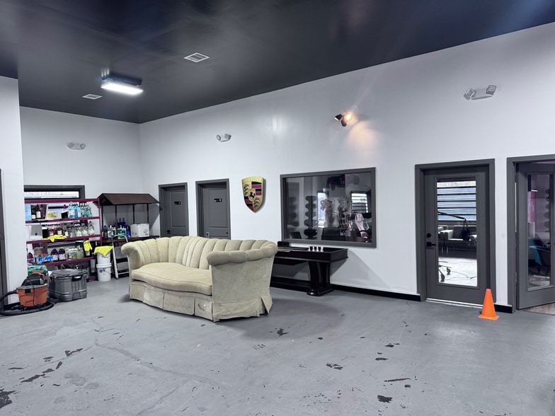 More Photos Of 3220 Bingle Rd, Houston Flex For Sale