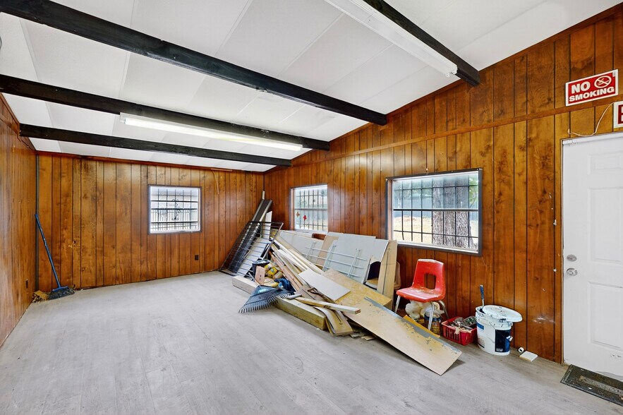 More Photos Of 3818 S Lancaster Rd, Dallas Showroom For Lease