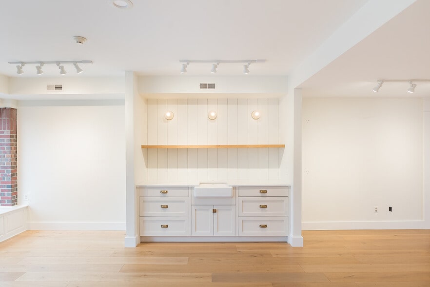 More Photos Of 58 Merrimac St, Newburyport Office Residential For Lease