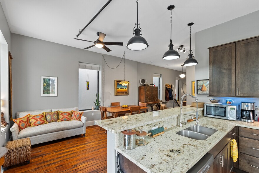 More Photos Of 215 W 3rd St, Farmville General Retail For Sale