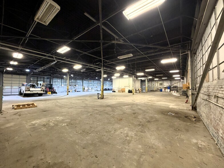 More Photos Of 3299 N 7th St Tfwy, Kansas City Manufacturing For Sale