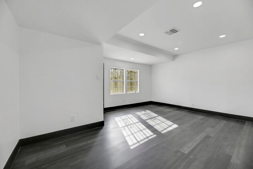 More Photos Of 530 S 7th St, Las Vegas Office Residential For Lease