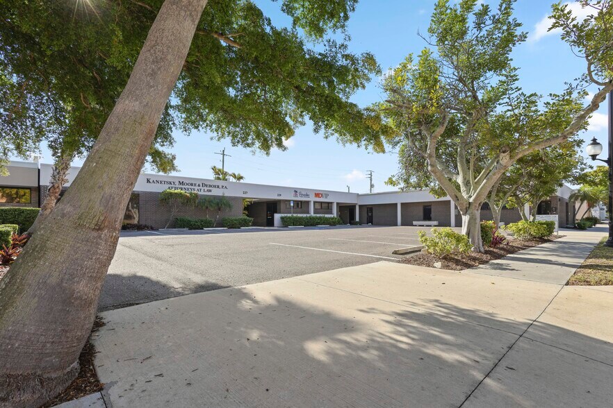 More Photos Of 227-233 Nokomis Ave, Venice Office For Sale