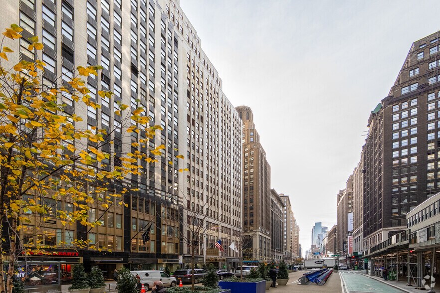 More Photos Of 1400 Broadway, New York Office For Lease