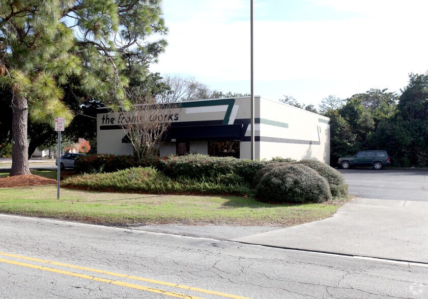 Primary Photo Of 1305 Floral Pky, Wilmington Freestanding For Lease