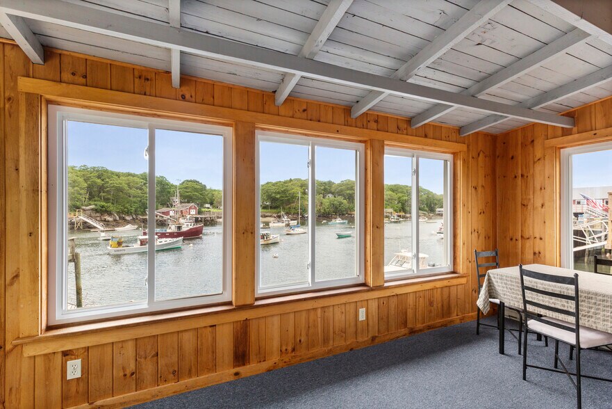 More Photos Of 146 State Route 32, New Harbor Hotel For Sale