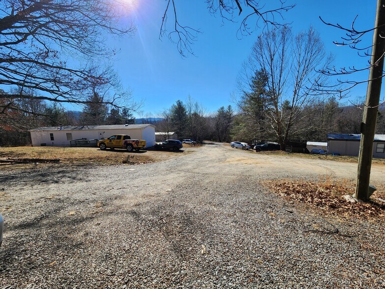 More Photos Of 5 Becky Ln, Fairview Multifamily For Sale