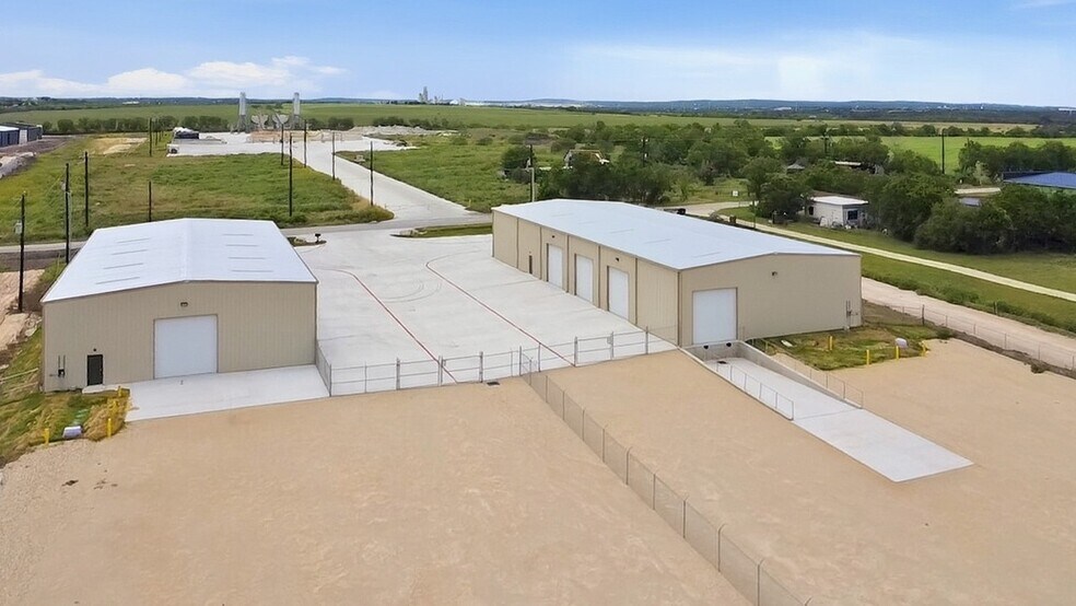 More Photos Of 764 Soechting Rd, New Braunfels Unknown For Lease