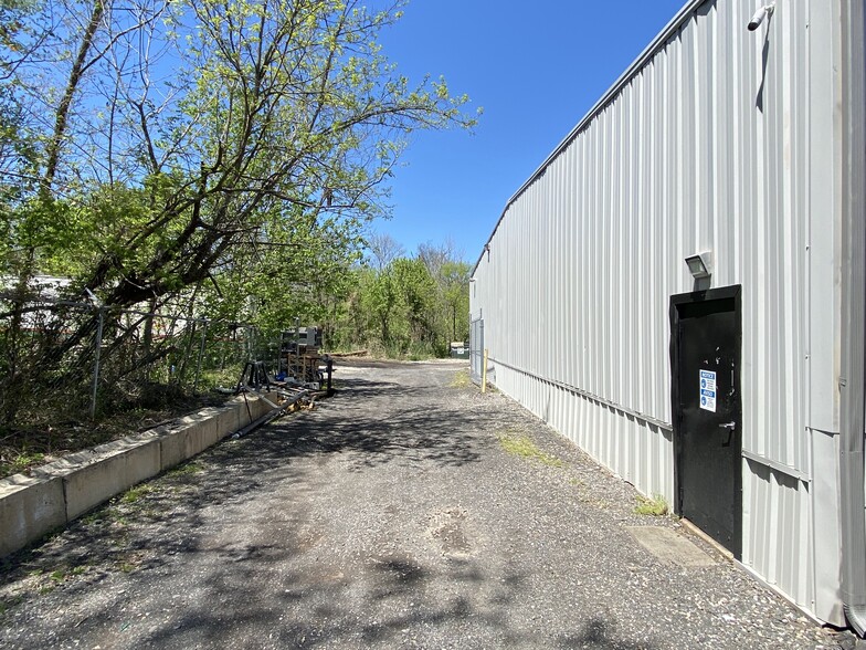 More Photos Of 262 Titus Ave, Warrington Warehouse For Lease