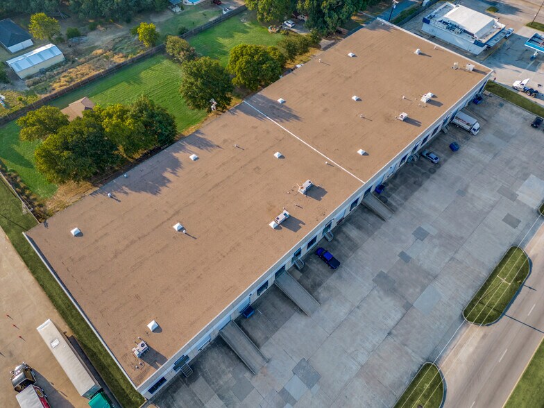 More Photos Of 1922-1938 N Great Southwest Pky, Grand Prairie Distribution For Lease