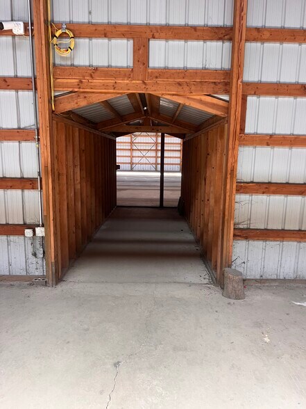 More Photos Of 804 SE 30th St, Des Moines Warehouse For Lease