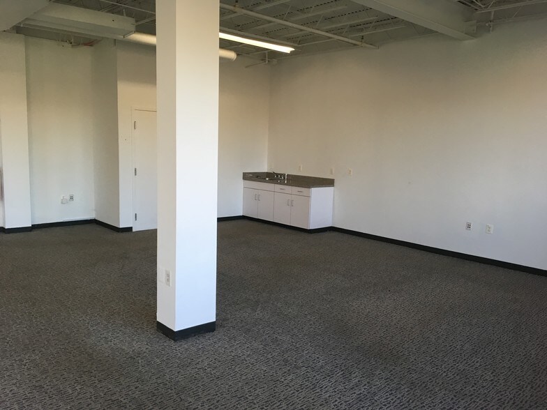 More Photos Of 8684-8704 Virginia Meadows Dr, Manassas Flex For Sale