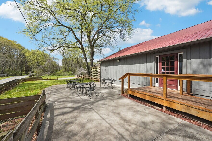 More Photos Of 100 Covered Bridge Rd, Euharlee Restaurant For Sale