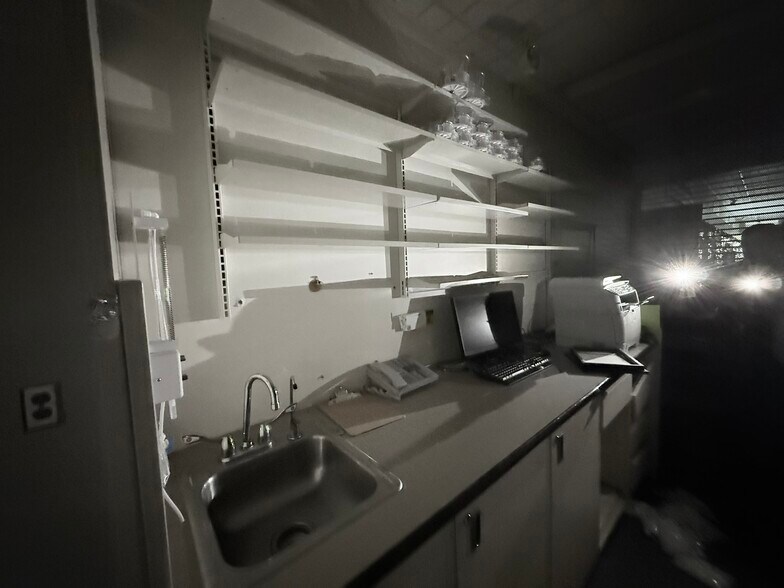 More Photos Of 350 Niagara St, Buffalo Drugstore For Lease