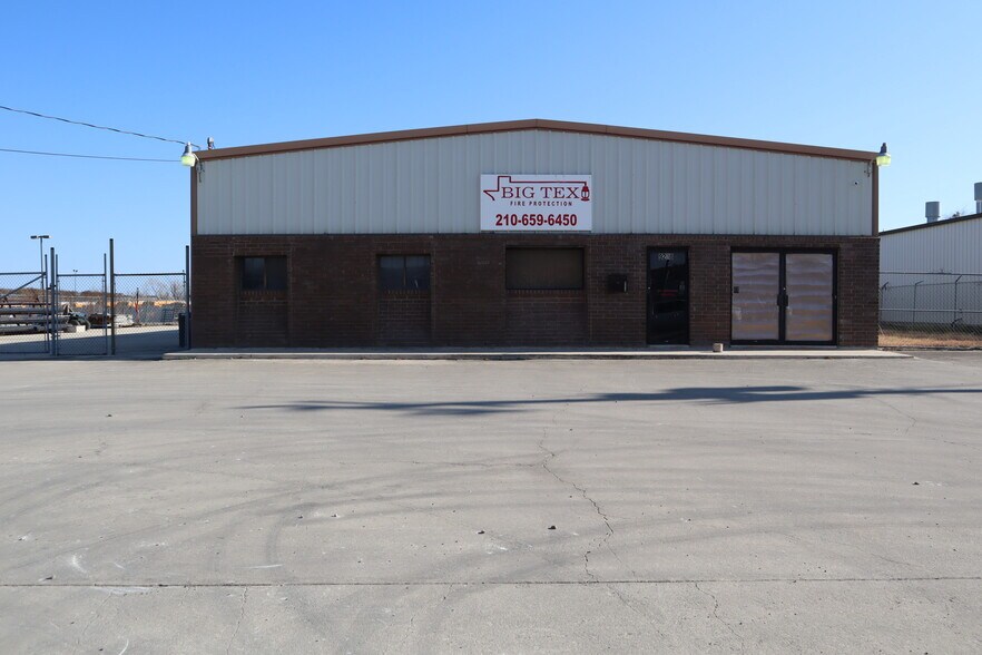 More Photos Of 9238 Converse Business Ln, Converse Service For Sale