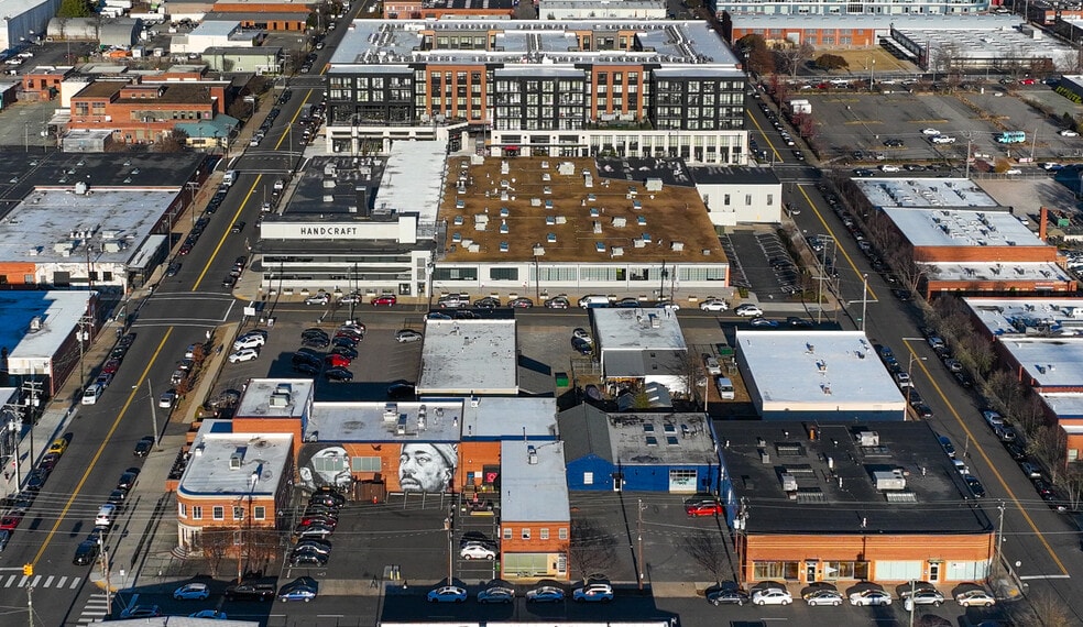 More Photos Of 3310 W Clay St, Richmond Showroom For Lease