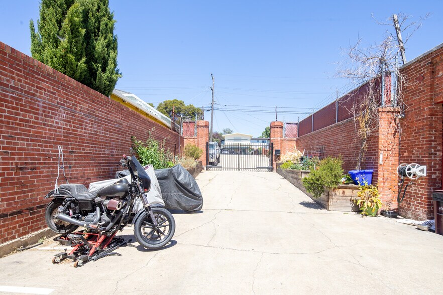 More Photos Of 1148 E 18th St, Oakland Apartments For Sale