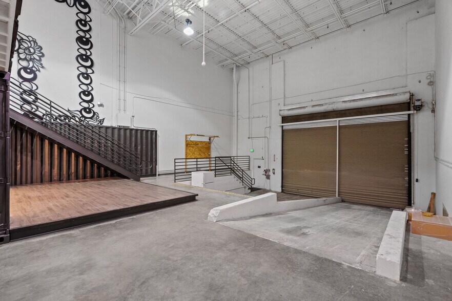 More Photos Of 7620 NW 25th St, Miami Distribution For Sale