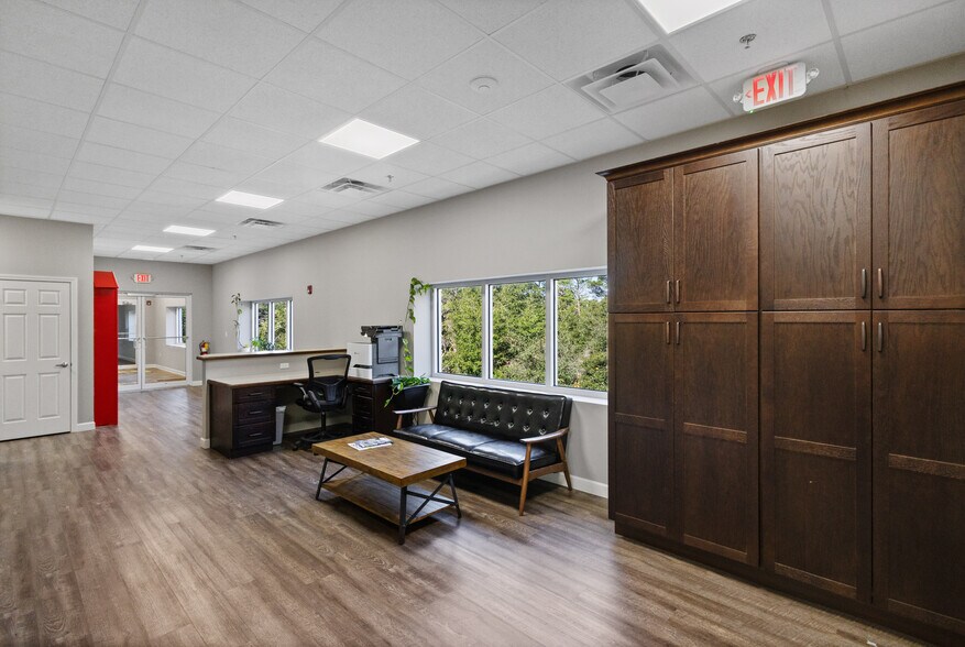 More Photos Of 200 Hart St, Niceville Light Manufacturing For Lease