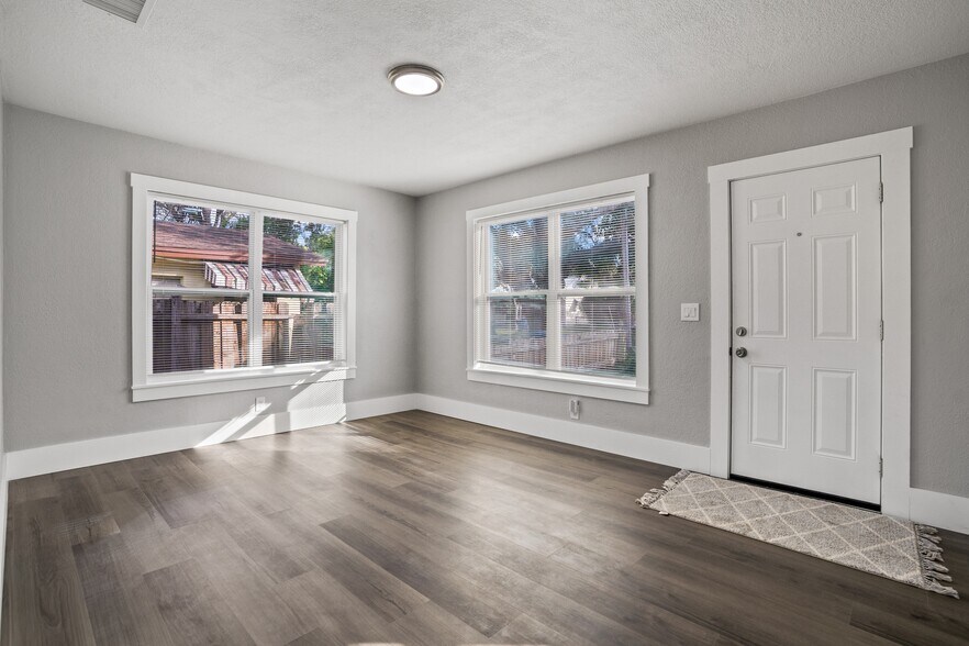 More Photos Of 1006 15th Ave NW, Largo Multifamily For Sale