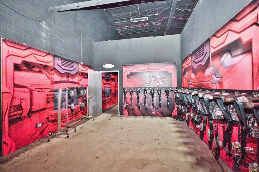 More Photos Of 7777-7847 N Caldwell Ave, Niles Manufacturing For Sale