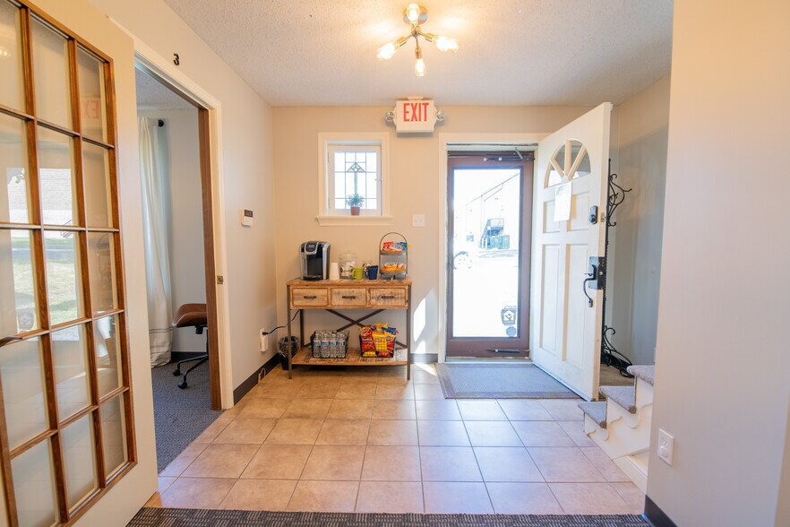 More Photos Of 4150 Crescent Dr, Saint Louis Office For Sale