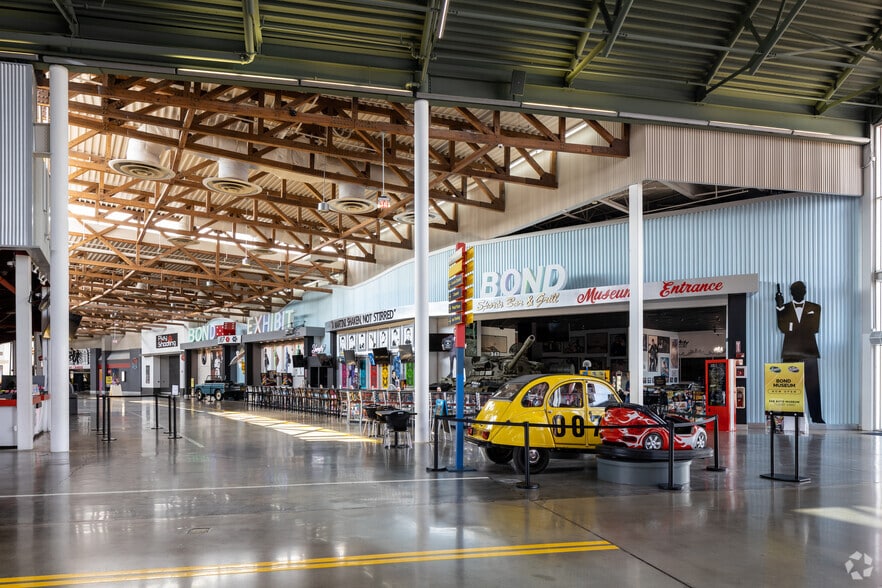 More Photos Of 5250 International Dr, Orlando Restaurant For Lease