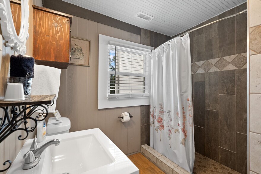 More Photos Of 207 W 2nd Ave, Easley Hospitality For Sale